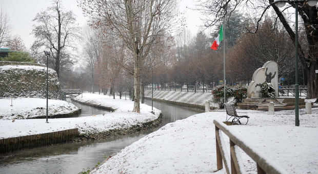 Neve a Nordest: risveglio in bianco a Padova e Treviso. Piove a Venezia
