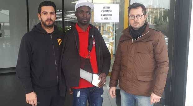 Quattro giovani investono e picchiano col cric ivoriano nel Napoletano: denunciati