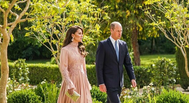 William scocciato da Kate, il gesto insofferente del principe verso la moglie al matrimonio dei reali di Giordania