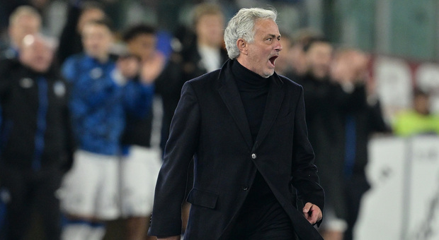 Roma, Mourinho squalificato per una giornata: non sarà in panchina contro il Milan
