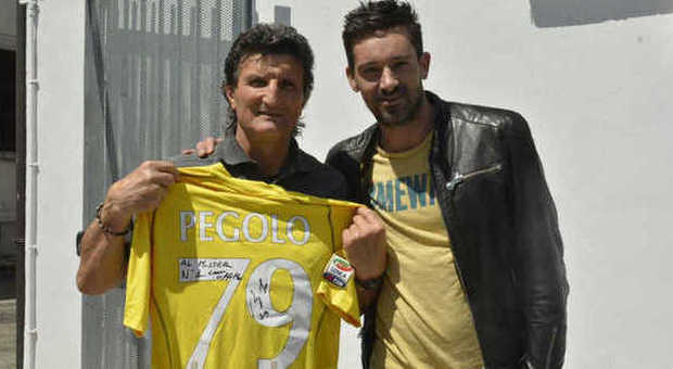 Adriano Magrin con la maglia di Gianluca Pegolo