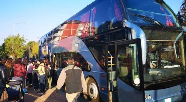 Sorpresa al rientro dalla gita a Sarajevo: un migrante nascosto sul bus degli studenti