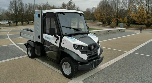 Mestre, presentato il prototipo di furgoncino a idrogeno: 44 km all'ora, autonomia di 600 km e 3 minuti di ricarica