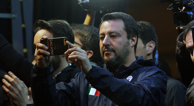 Salvini in comizio a Bari: «Vogliamo governare anche il Mezzogiorno»