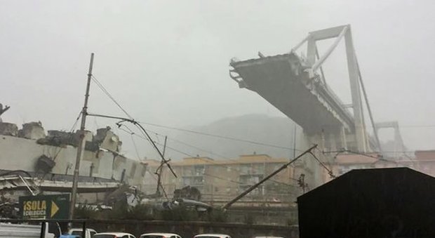 Morandi, l'ingegnere ai pm: «Il ponte è crollato per una bobina di acciaio caduta da un tir»