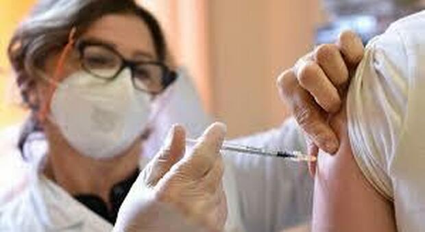 Vaccino Covid ad Avellino, prime dosi con nove giorni di ritardo