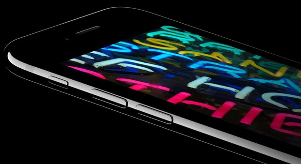 Apple, boom di ordini per l'iPhone 7 nero lucido. Ma Cupertino avverte: «Potrebbe graffiarsi»