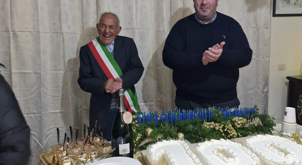 Compie cento anni e diventa sindaco per un giorno: Coreno Ausonio in festa per Angelo Ruggiero