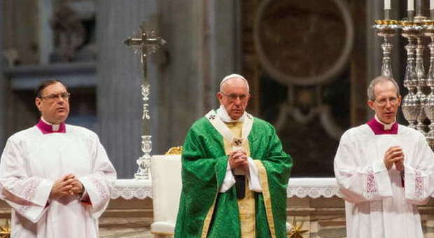Il Papa apre il Sinodo sulla famiglia: «La Chiesa non chiude le porte». ​Ma pesa la questione gay