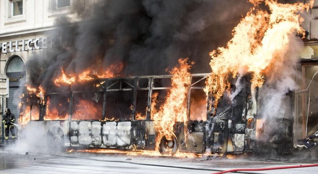 Roma, odissea sul bus 63: se non va a fuoco tre ore di calvario