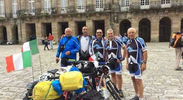 Latina, sei ciclisti pontini arrivati a Santiago de Compostela dopo 800 km in bicicletta
