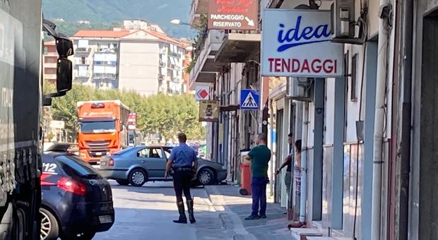 Incidente a Nocera Superiore: auto rompe il tubo, paura fuga di gas