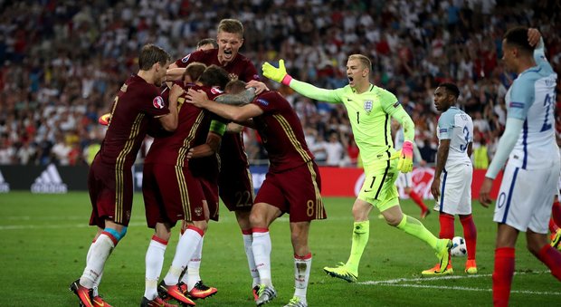 La Russia acciuffa l'Inghilterra al 92’ (1-1). Scontri allo stadio, fischiato l’inno russo