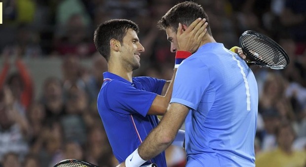 L'abbraccio a fine match tra Djokovic e Del Potro