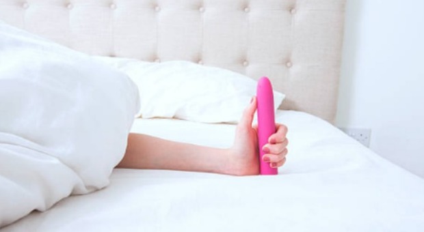 Boom di sex toys tra le donne, ma scatta l'allarme: «Alcuni sono tossici», ecco come riconoscerli