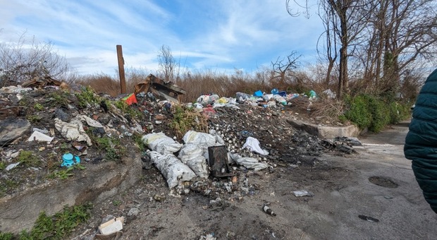 Ex campo rom di Barra: appello dopo l'ennesimo rogo