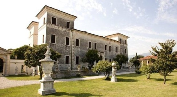 Villa Rezzonico Borella in vendita: «Non riesco più a mantenerla»