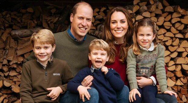 I duchi di Cambridge con i figli George, Louis e Charlotte