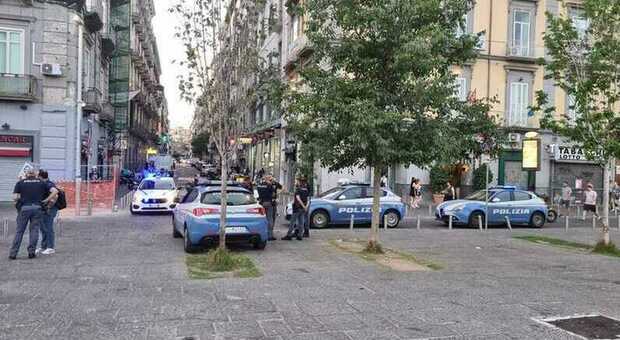 Piazza Garibaldi, algerino ubriaco si scaglia contro gli agenti: denunciato