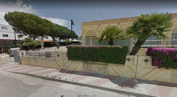 Cagliari, diciottenne in fin di vita: preso a pugni davanti alla discoteca. Arrestato un trentenne