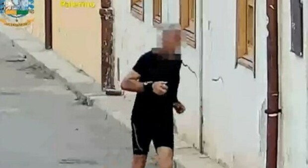 Furbetti del cartellino a Palermo, timbravano (anche) in tenuta da jogging e poi andavano a correre (ANSA)