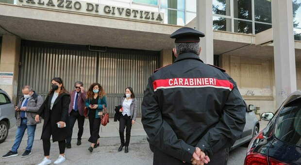 L'arresto è stato eseguito dai carabinieri della stazione di Serino