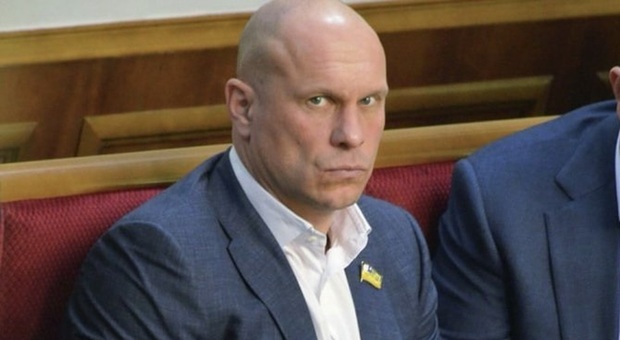 Ucraina, il parlamentare Ilya Kiva accusato di tradimento: «Si è offerto ai russi per eliminare Zelensky»