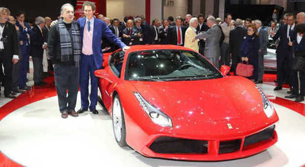 Marchionne ed Elkann con la nuova Ferrari 488 GTB