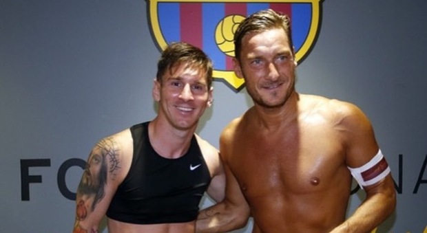 Messi si esalta: «Francesco, gioca altri due anni!». Il capitano ringrazia «Non so se riuscirò ad accontentarti»