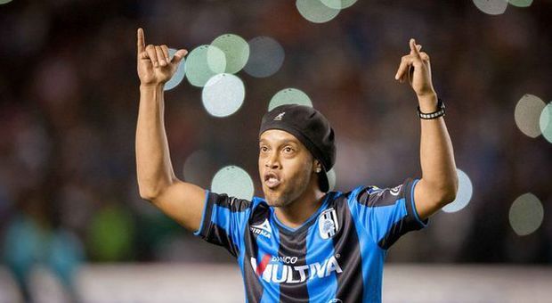 Calcio e razzismo, un politico in Messico insulta Ronaldinho: «E' una scimmia». Scoppia la polemica