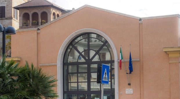 Perugia, vuol far condannare il marito per violenze e stalking, ma il giudice dà ragione a lui