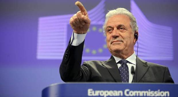 Il commissario Ue Avramopoulos: «Migranti e jihad, l’Italia non è sola»