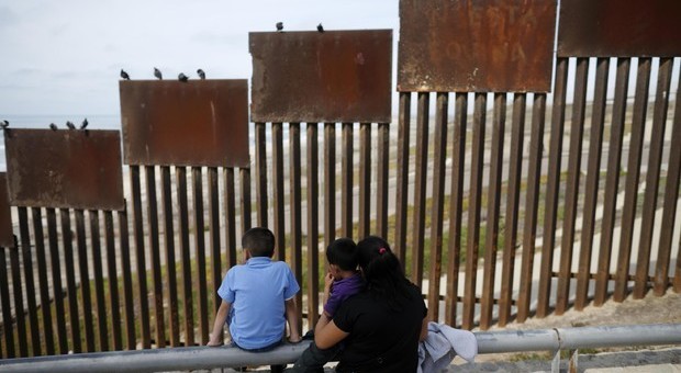 Usa, duemila bambini tolti ai genitori immigrati al confine con il Messico