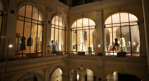 La moda nella Belle Époque a Napoli, la grande mostra nel Museo della Moda