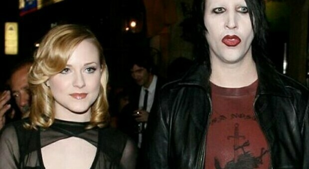 Marilyn Manson, dopo le accuse di violenza sessuale l'etichetta discografica lo scarica