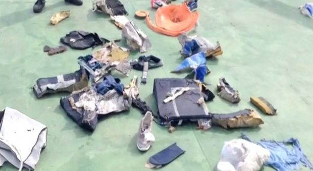 Tragedia Egyptair, ritrovata una delle due scatole nere dell'Airbus 320: è quella con le voci dei piloti
