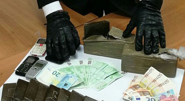 Dal sud pontino a Napoli per rifornirsi di droga, tre giovani arrestati