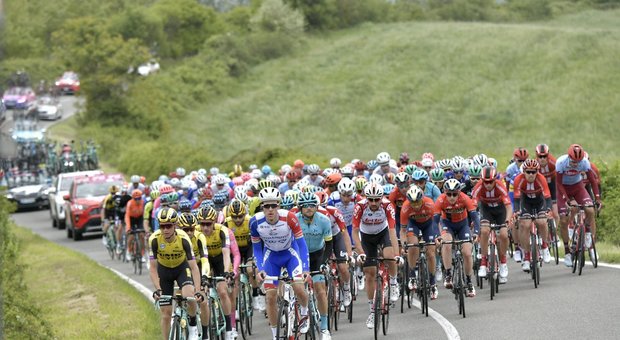 Neoborbonici: «Il Giro d'Italia cancella il Sud? Facciamo il Giro delle Due Sicilie»