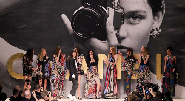 Moda, Chanel dedica la sua ultima collezione agli artigiani: Métiers d'Art 2021/22 in scena il 7 dicembre al 19M a Parigi