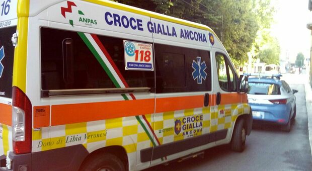 Donna investita in centro ad Ancona, corsa immediata al pronto soccorso