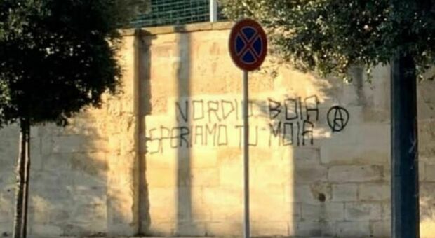 Minacce di morte al ministro Nordio: scritte sui muri della scuola De Giorgi