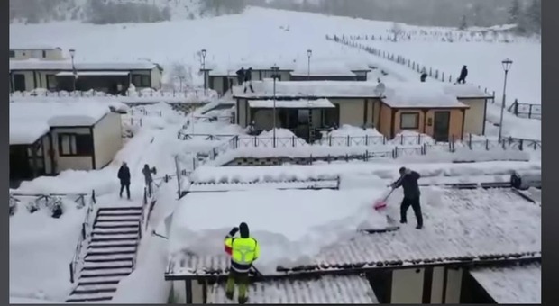 La neve continua a creare disagi nelle zone terremotate