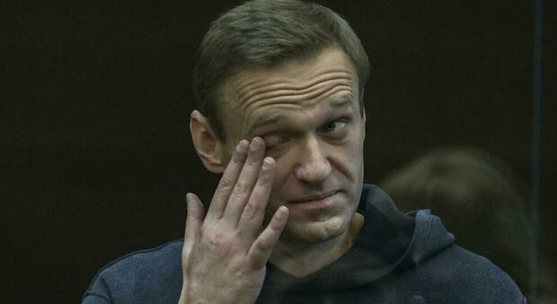 Navalny condannato a tre anni e 5 mesi di carcere. Pena poi ridotta di un anno