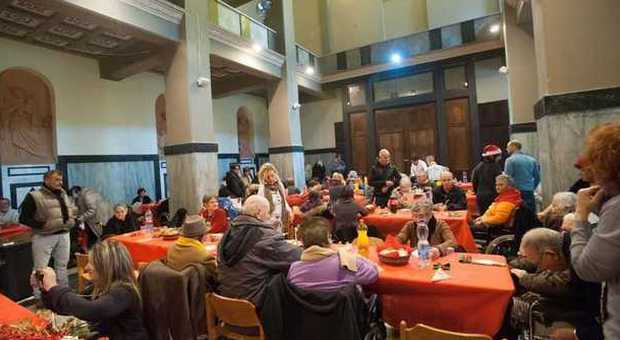 Ostia, il grande pranzo di Natale della Comunità di Sant'Egidio con i bisognosi