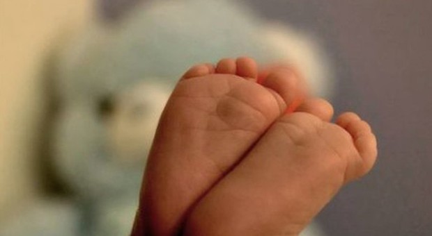 Varese, arriva in ospedale con forti dolori di pancia, quarantenne partorisce: «Non sapevo di essere incinta»