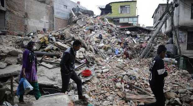 Terremoto, frana distrugge la jeep: tre marchigiani vivi per miracolo in Nepal