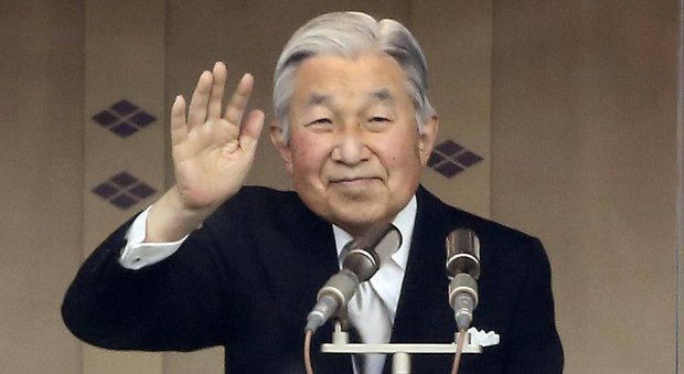 Giappone, l'imperatore Akihito compare in video: sono vecchio, pronto ad abdicare