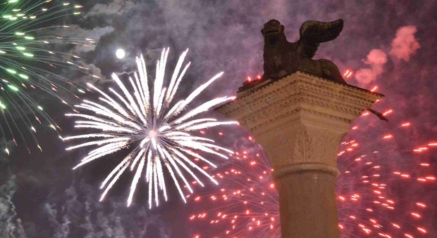 Redentore, Venezia travolta dalla magia dei fuochi d'artificio