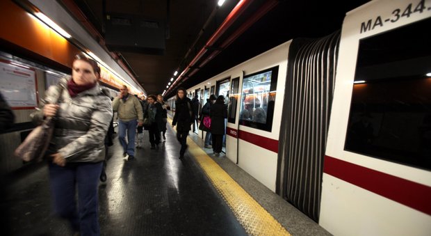 Roma, metro A ferma per due dipendenti: sotto inchiesta i dirigenti Atac