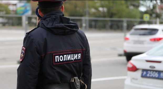 Russia, ex poliziotto uccide quattro senzatetto durante rito satanico: «Voleva trasformarli in zombie»